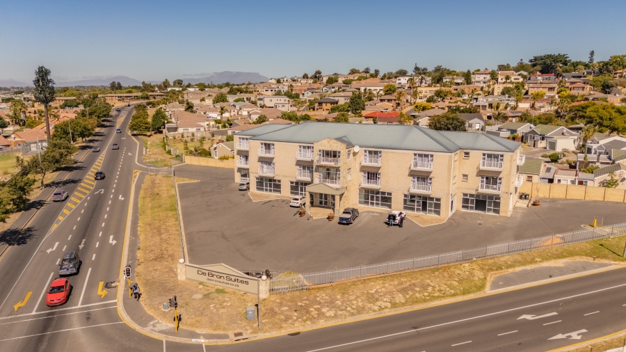 To Let commercial Property for Rent in Vredekloof Western Cape